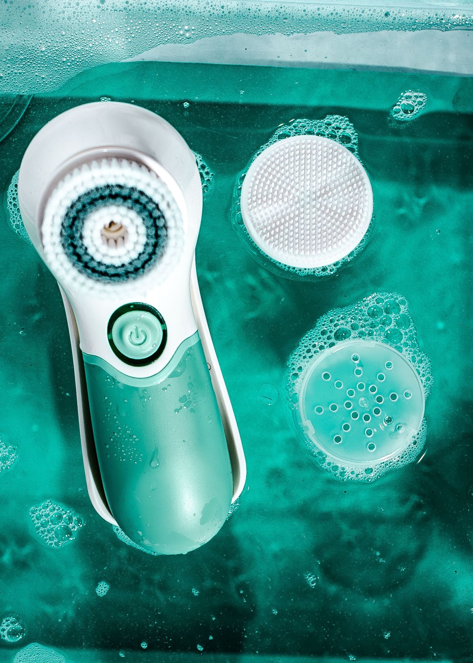 Dermilogic Cleanser & Brush Bundle – Hollywood’s Skincare Secret, Now Yours ✨